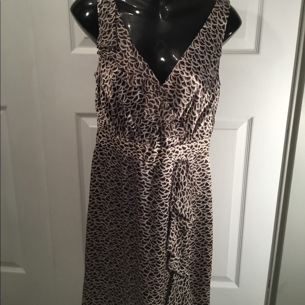 CARMEN MARC VALVO 100% SILK DRESS. Retail $435